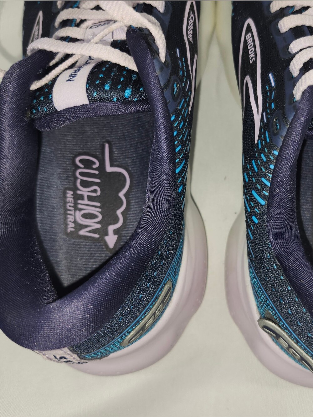 Brooks Glycerin 20 Women’s 7 M Navy and Light Pink Running Shoes - Picture 8 of 9